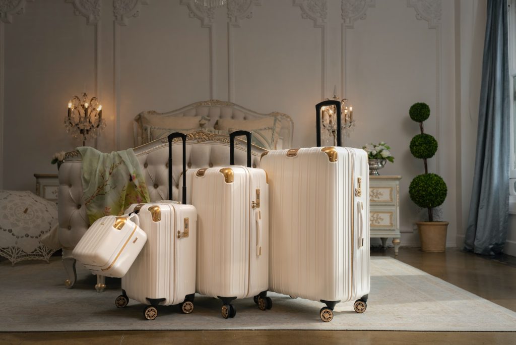 Best Travel Luggage Set Featured Image